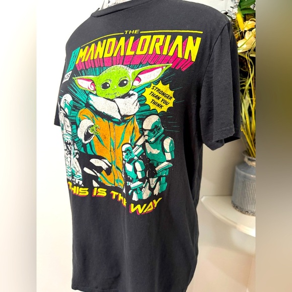 Star Wars The Mandalorian Grogu "This Is The Way" Graphic T-Shirt Men's size M - Picture 2 of 8